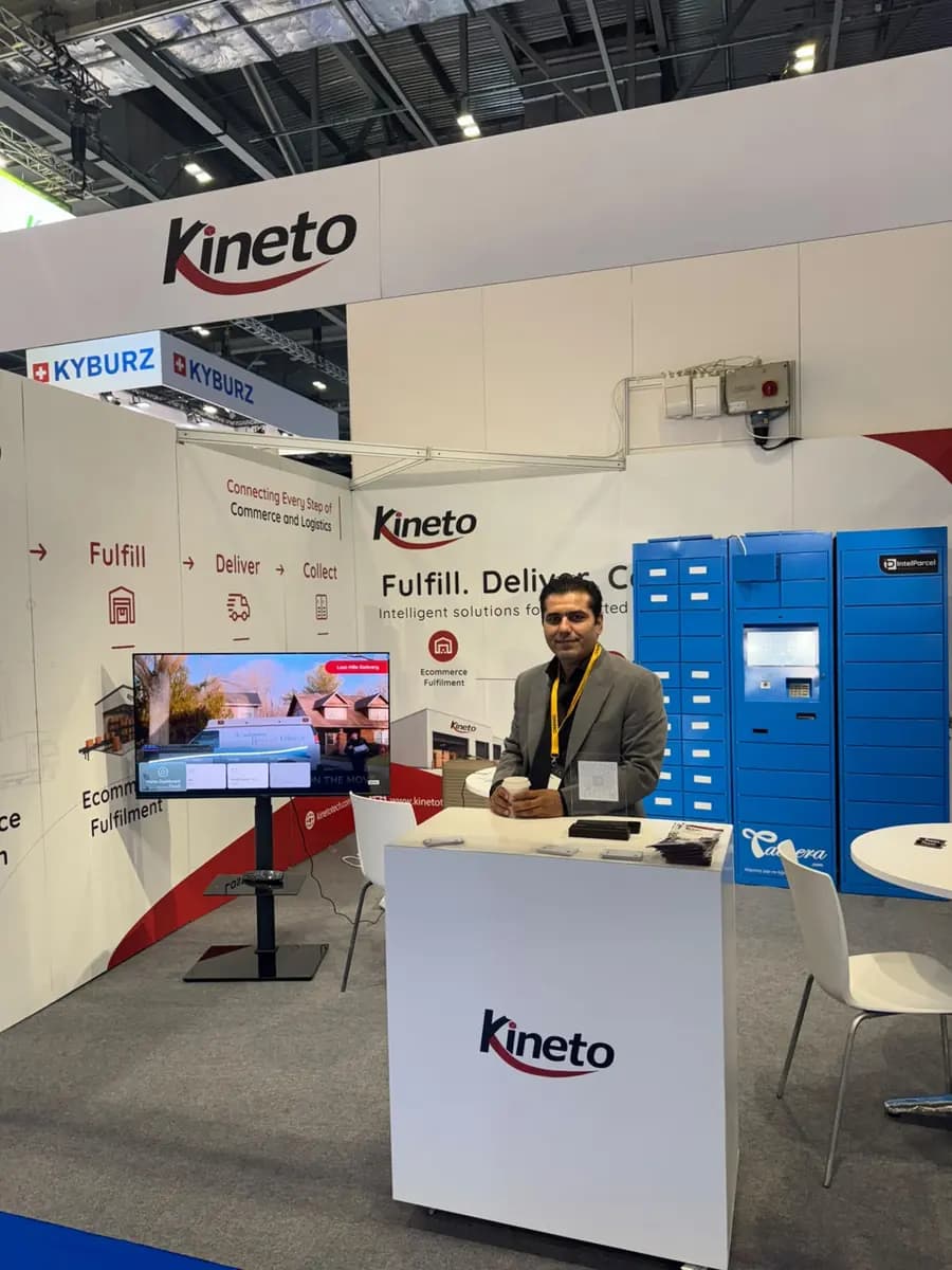 Kineto team member welcoming visitors at the booth desk, Parcel+Post Expo London 2026